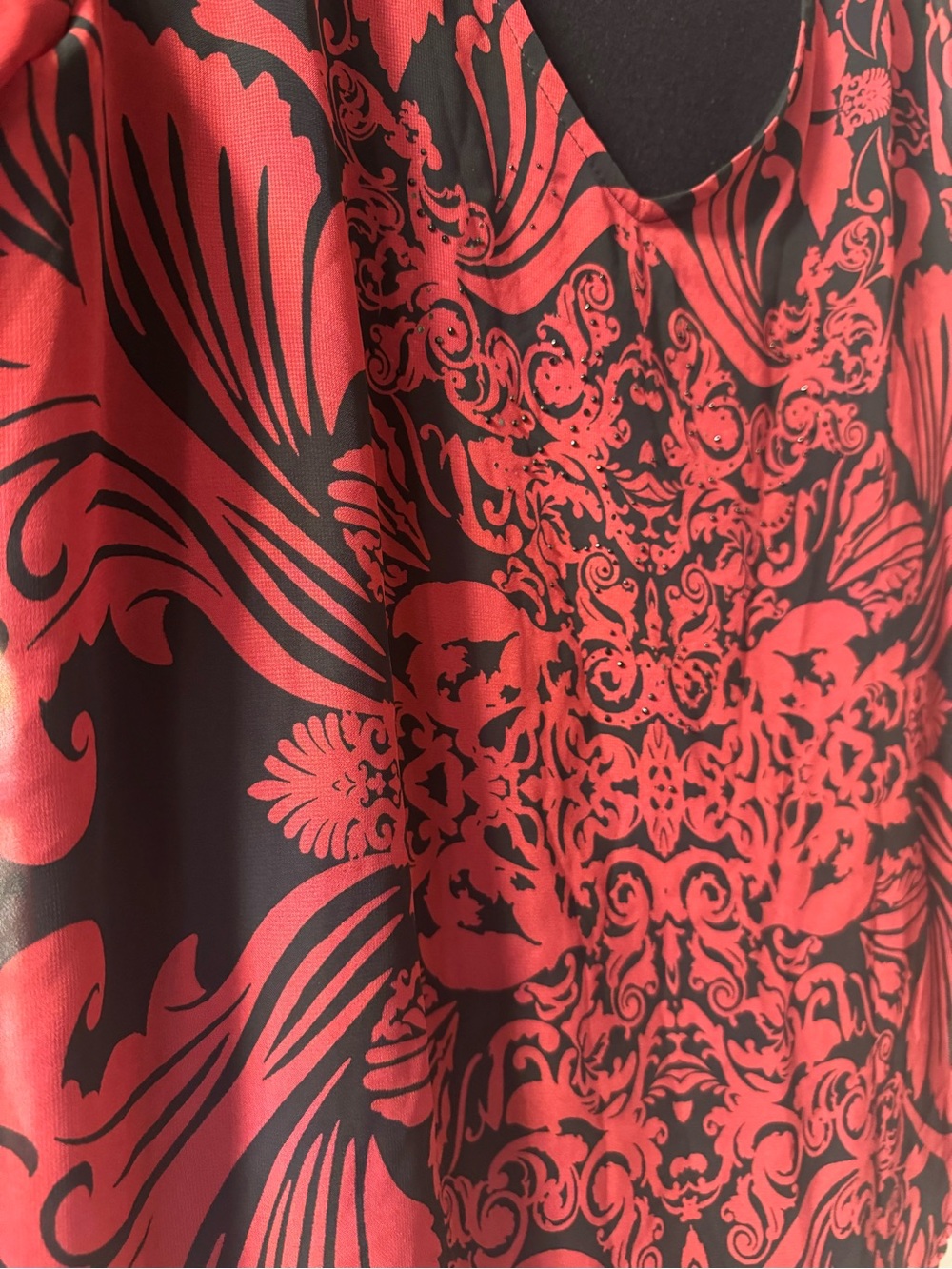 Roz & Ali Red and Black V-Neck Floral Scroll Tunic - Picture 4 of 6